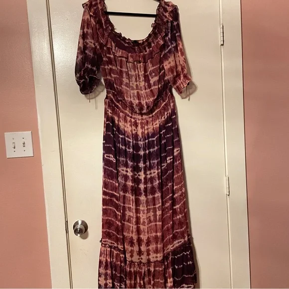 Summer dress in tie and dye. Off shoulders, maxi dress - Picture 4 of 5